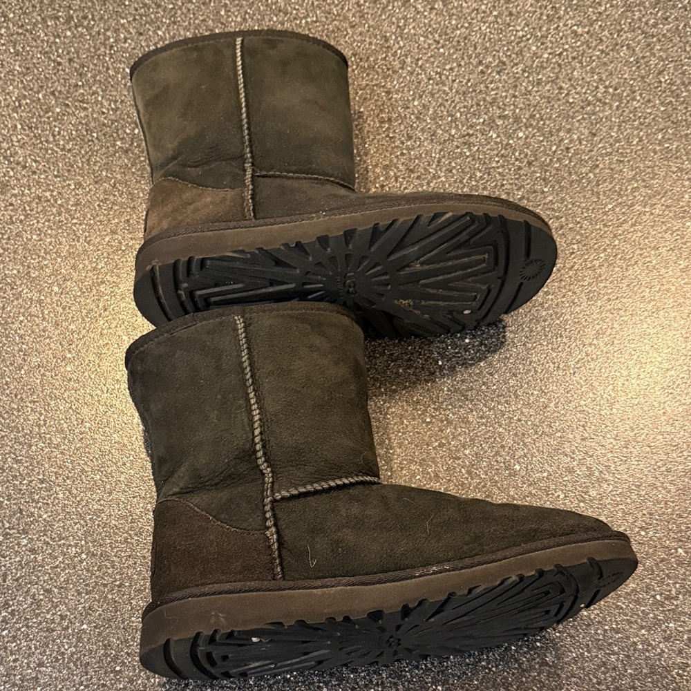 UGG Women's Black Classic Short II Winter Boots - size 6 - Picture 4 of 8